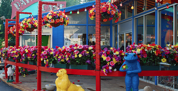 Lynn's Paradise Cafe Closed